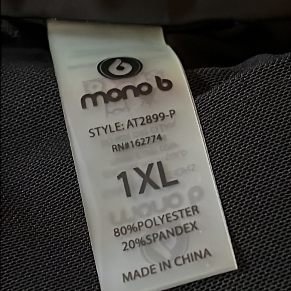 Mono B Black Star Foil print Sports Bra 1X new - Picture 7 of 7